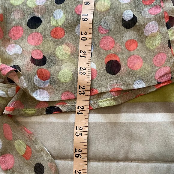 Sheer loose-fitting crop blouse with pearl buttons and waist tie - Picture 9 of 16